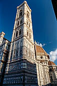 Firenze - Piazza Duomo e il campanile di Giotto. 